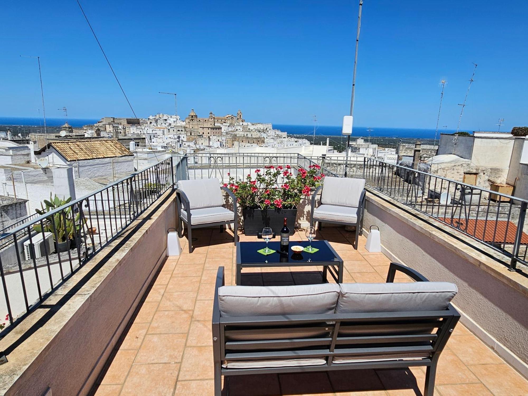 Casa Josephina - Three Level Stone Home With Balcony, 2 Roof Terraces & Sea Views Ostuni Room photo